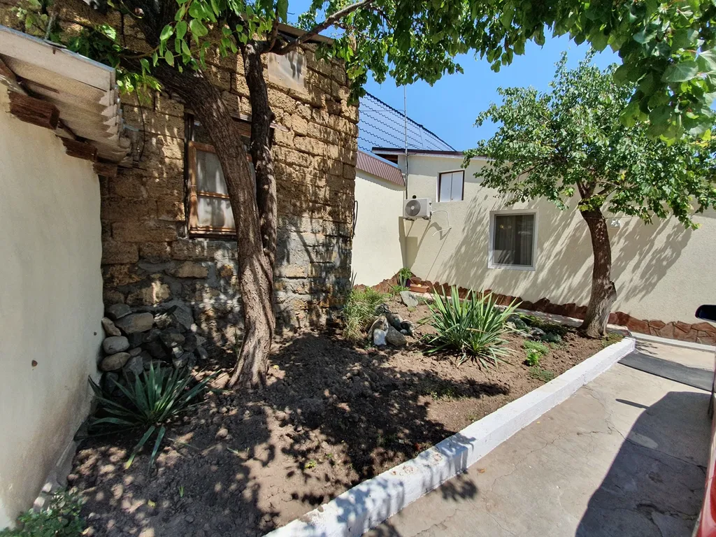 Дом со своим большим двором