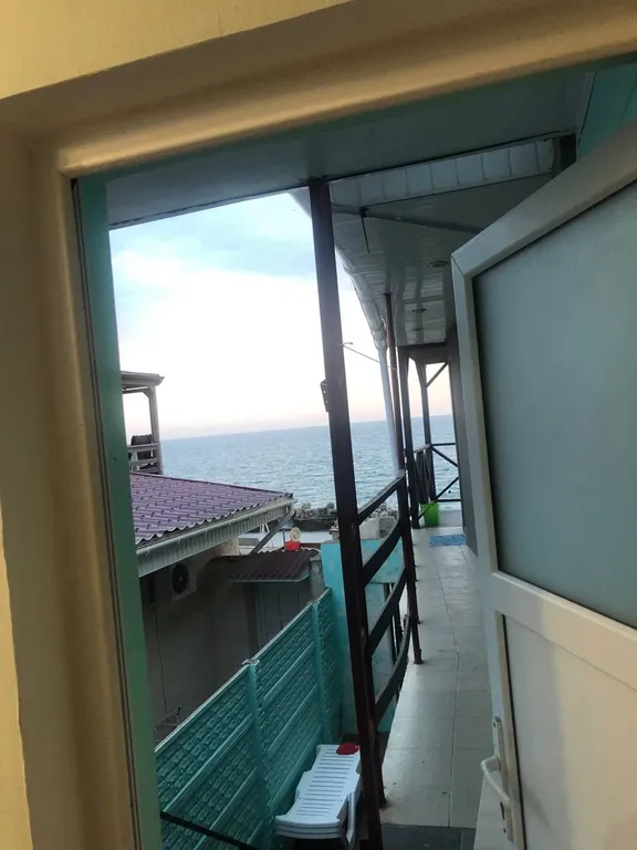 Номер с маленьким балкончиком на двоих у самого моря