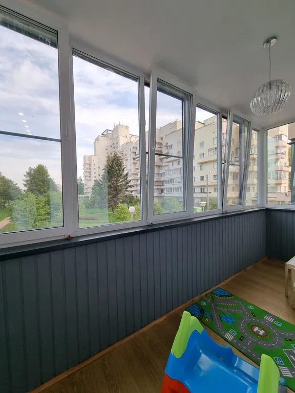 Современные апартаменты с джакузи у озера