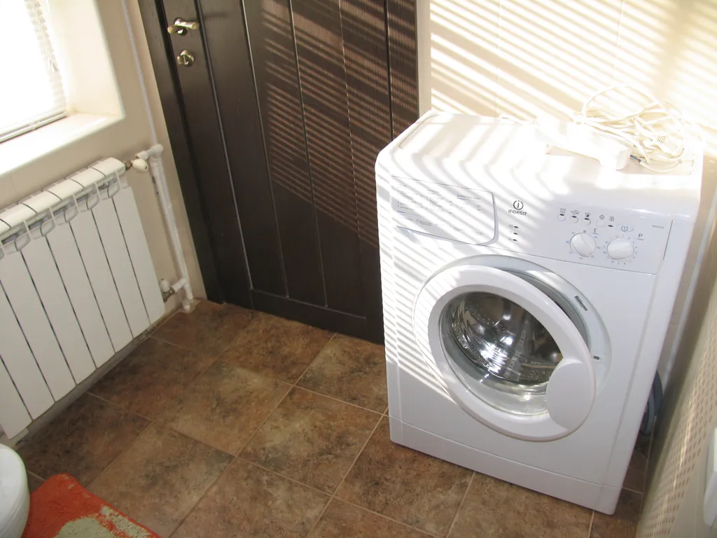 Двухкомнатный вместительный дом со двором