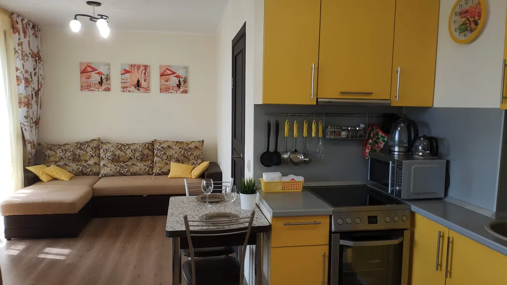 Квартира-студия с видом на горы и бассейн