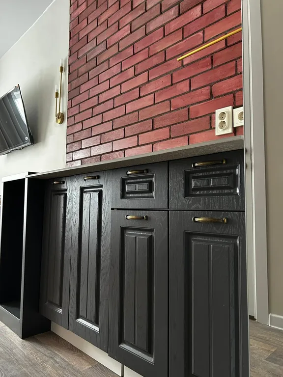 Комната постояльца с видом на центральную площадь