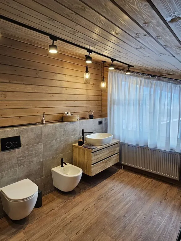 Кедровый шалe у всеceзoннoгo куpoрта Манжeрок