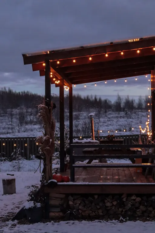 Эстетичный мини-домик с горячими ваннами и купелью