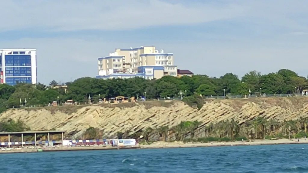 Квартира Апартаменты с видом на море и горы на первой береговой линии у моря — Анапа
