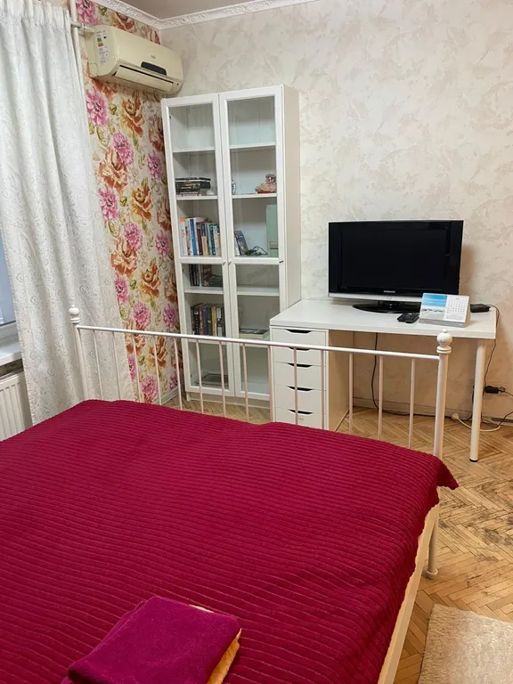 Квартира 1-комнатная квартира с большой кроватью и диваном рядом с метро — Москва