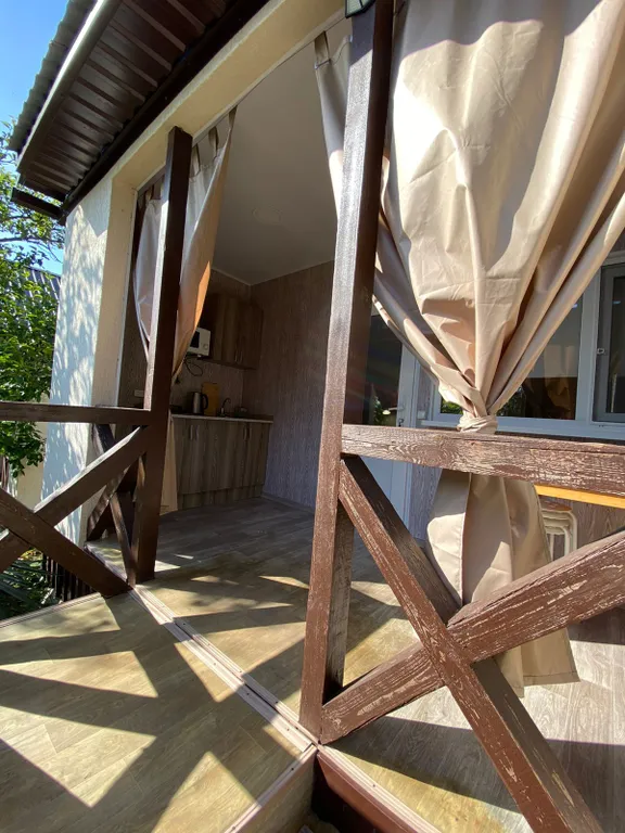 Домик среди гор