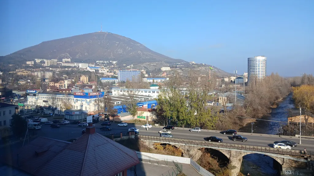 Уютная квартира в центре города с видом на гору Машук