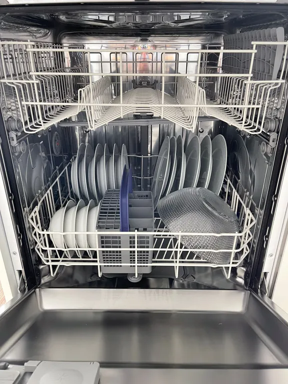 Современная чистая квартира у моря