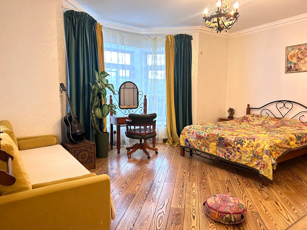 Атмосферный дом с баней, возле леса