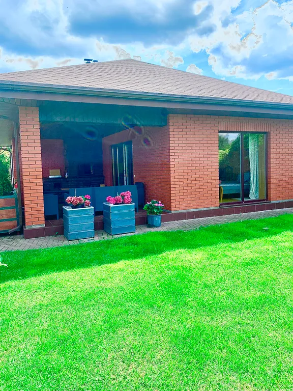 Домик у озера