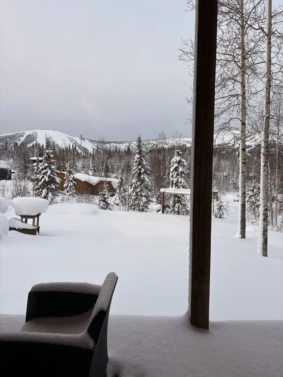 Современный дом с видом на горы