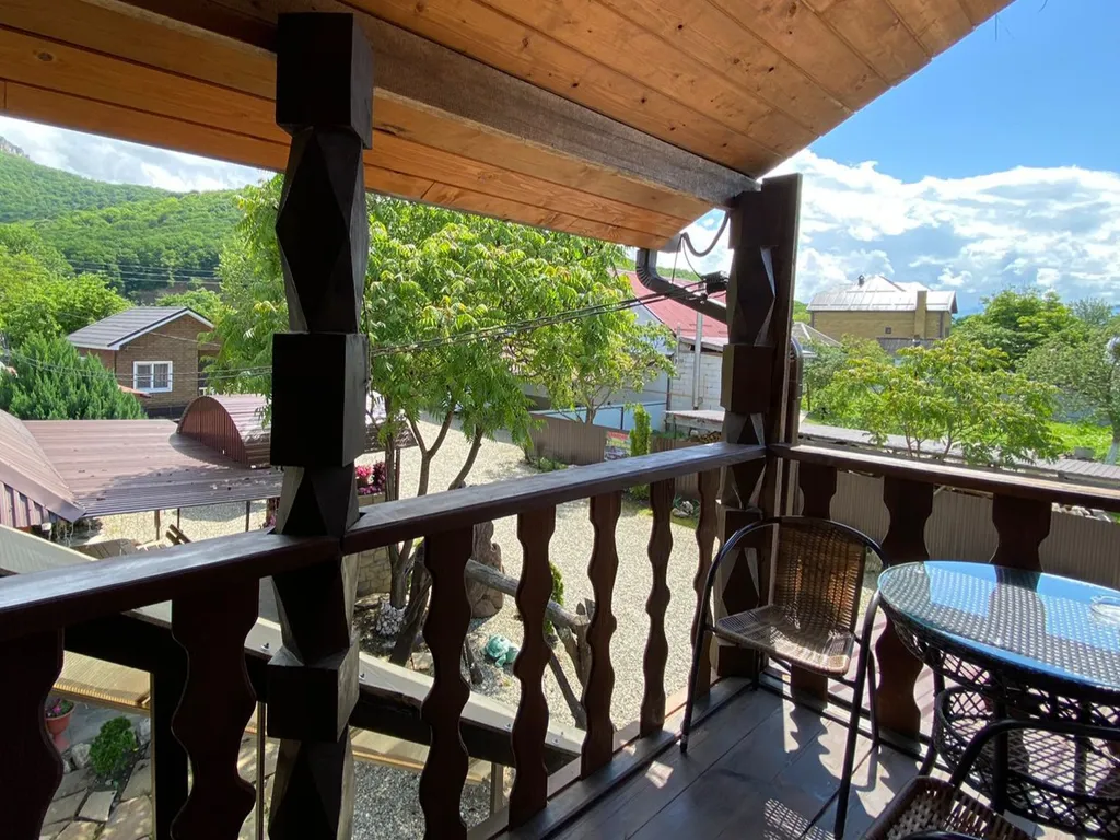 Номер у реки Дах с видом на горы