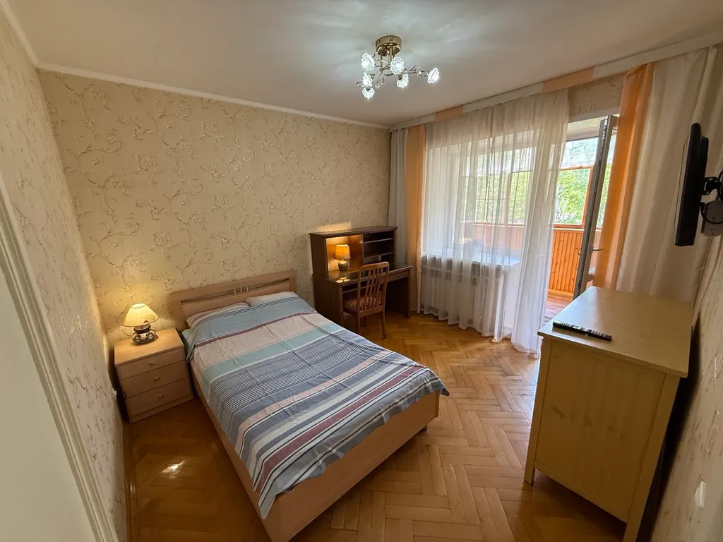 Трёхкомнатная квартира на Пл. Победы