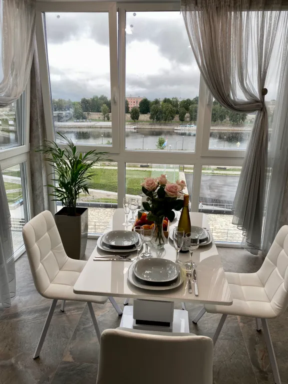 Чашечка кофе с видом на башни Кремля