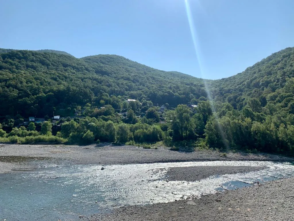 Двухсторонняя квартира с видом на реку Псезуапсе и видом на море