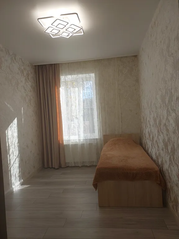 Новый дом в живописной местности ( 5 минут до аэропорта)