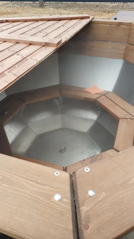 А-фрейм с чаном у леса