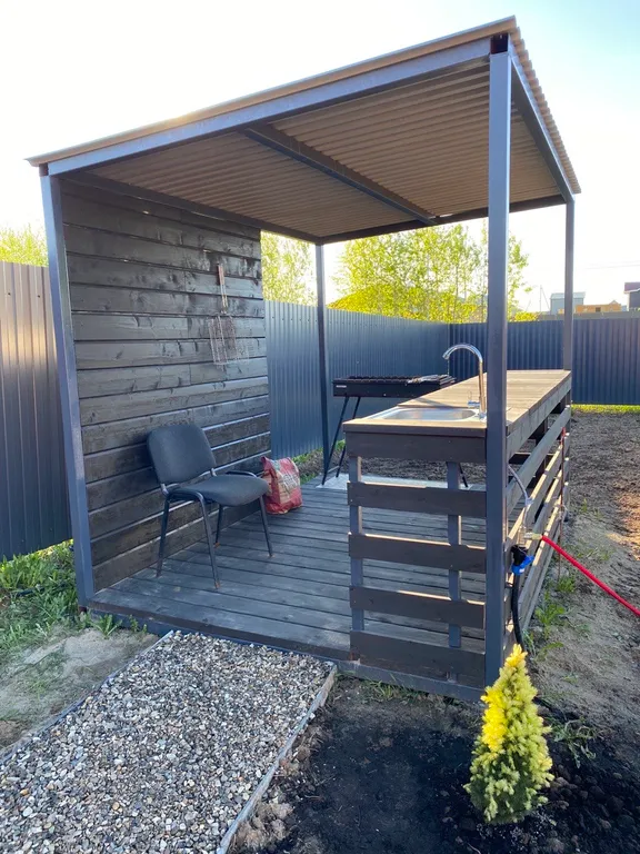 Дом в прибрежном парке