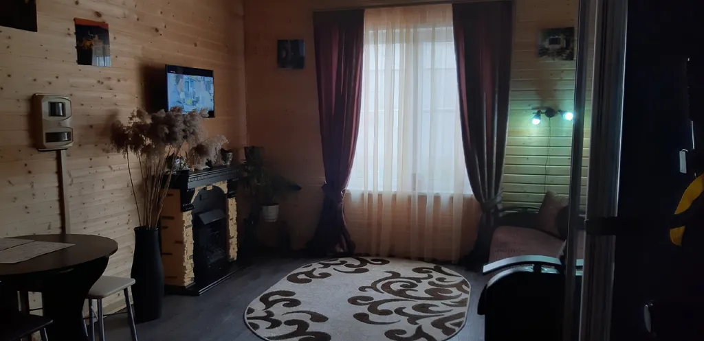 Часть дома рядом с озером