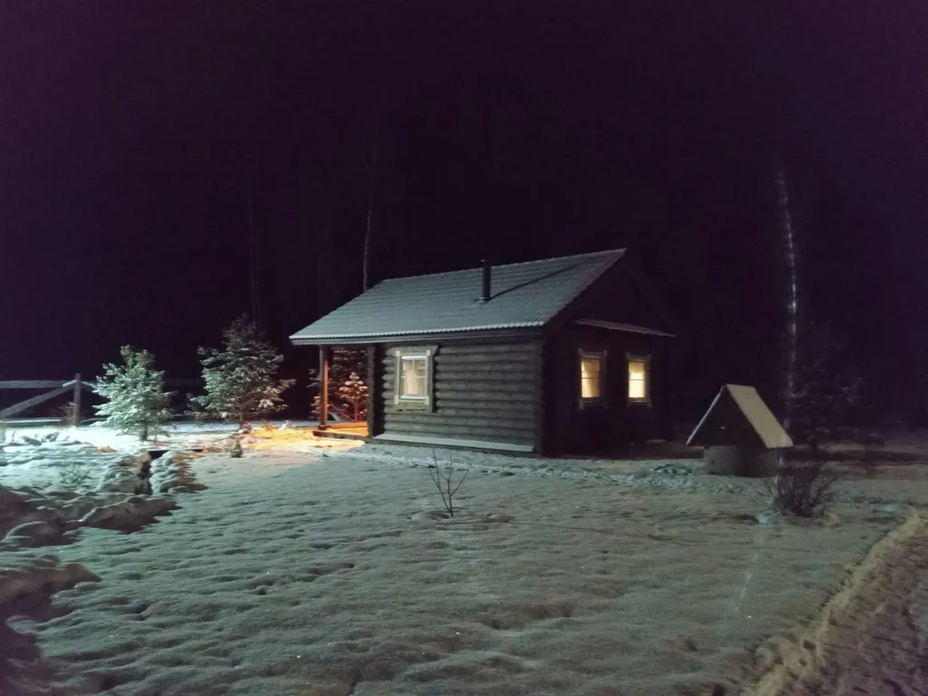 Деревенский дом и баня