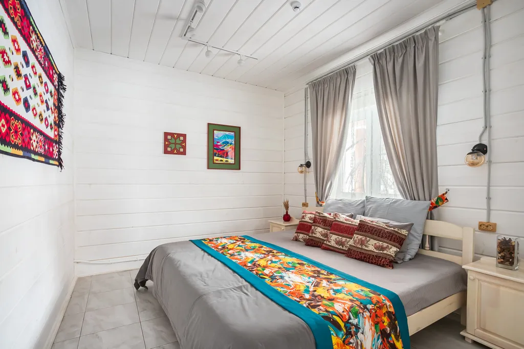 Коттедж Дом Ереван с балконом и открытой верандой в Кикино на Веле — Кикино