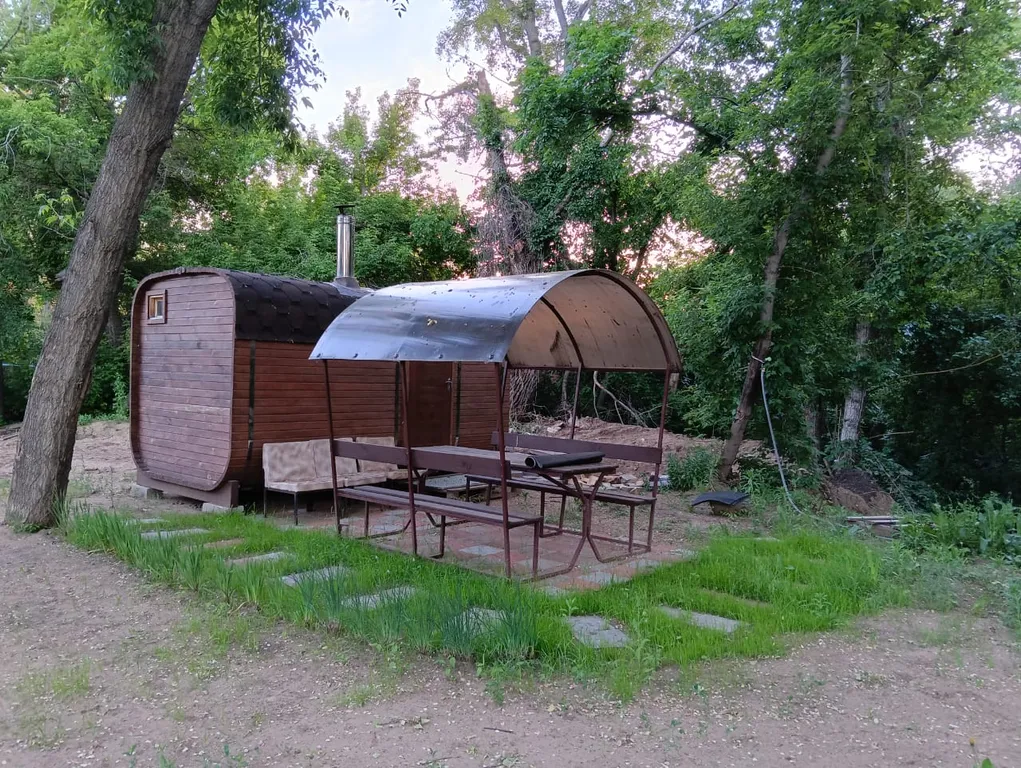 Уютный домик на реке