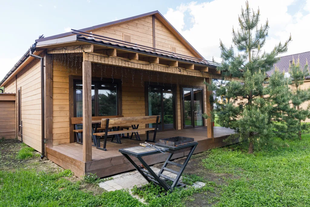 Трёхкомнатный коттедж в лесу у пруда