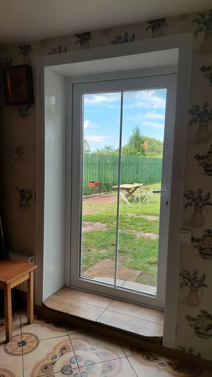 Домик в черте города рядом с озером