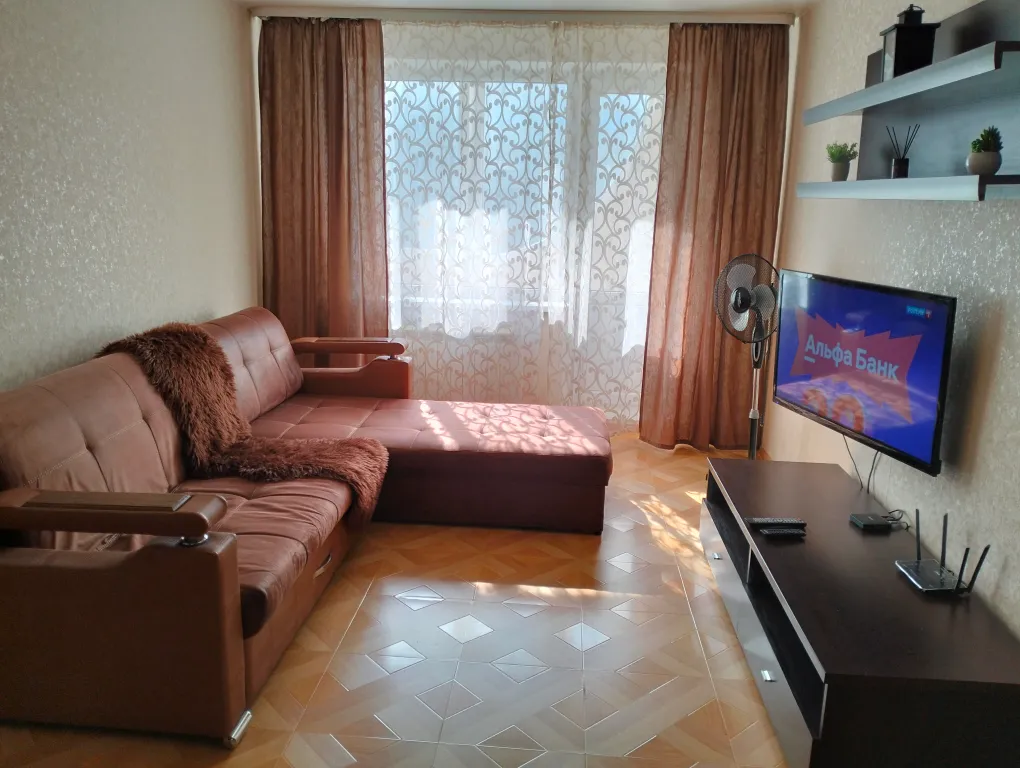 Тёплая чистая непрокуренная квартира с балконом.Аквапарк Аэропорт.Чеки — аренда посуточно в Барнаул