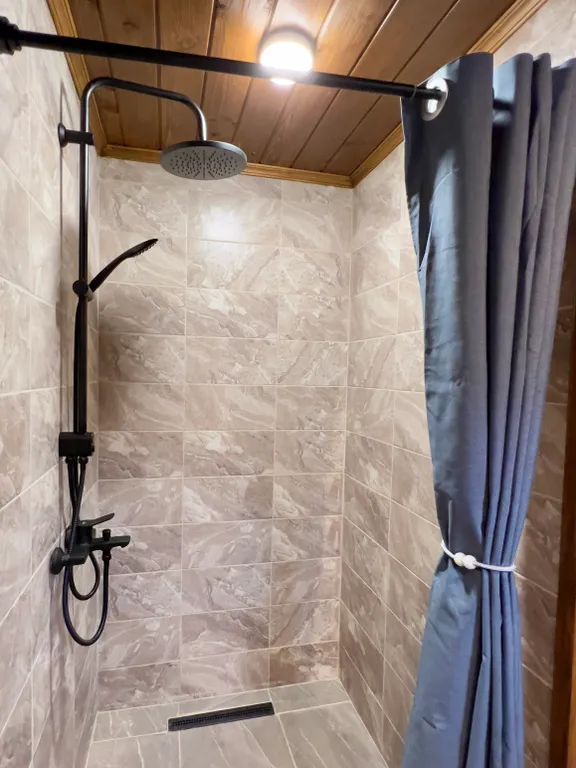 Коттедж Уютный дом с джакузи в лесу недалеко от Краснодара — Северская