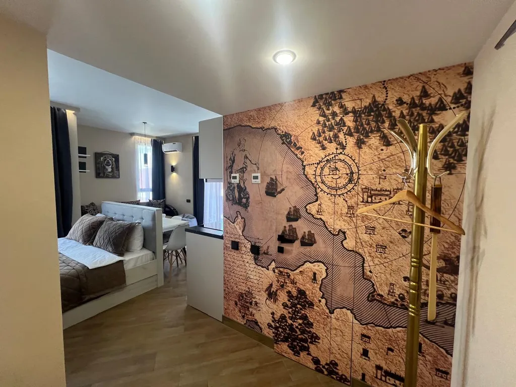 Стильная студия с бассейном