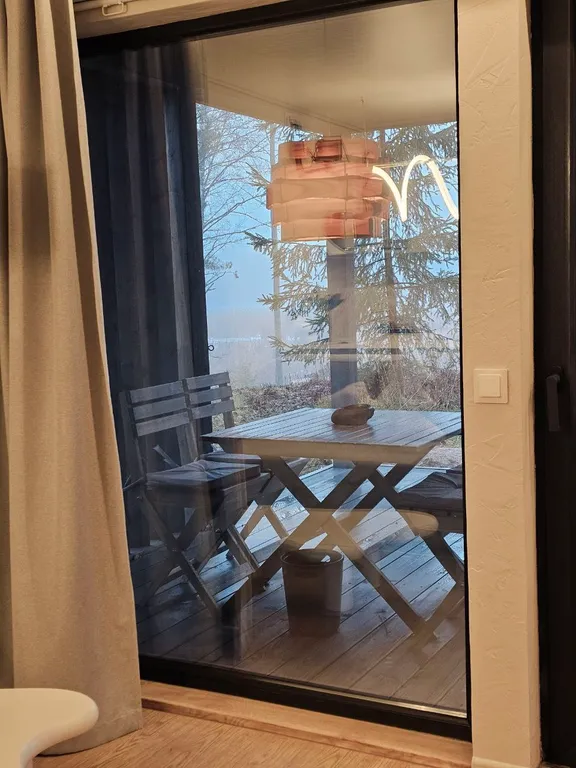 Вилла Nelli с видом на озеро и зоной барбекю среди каменной россыпи