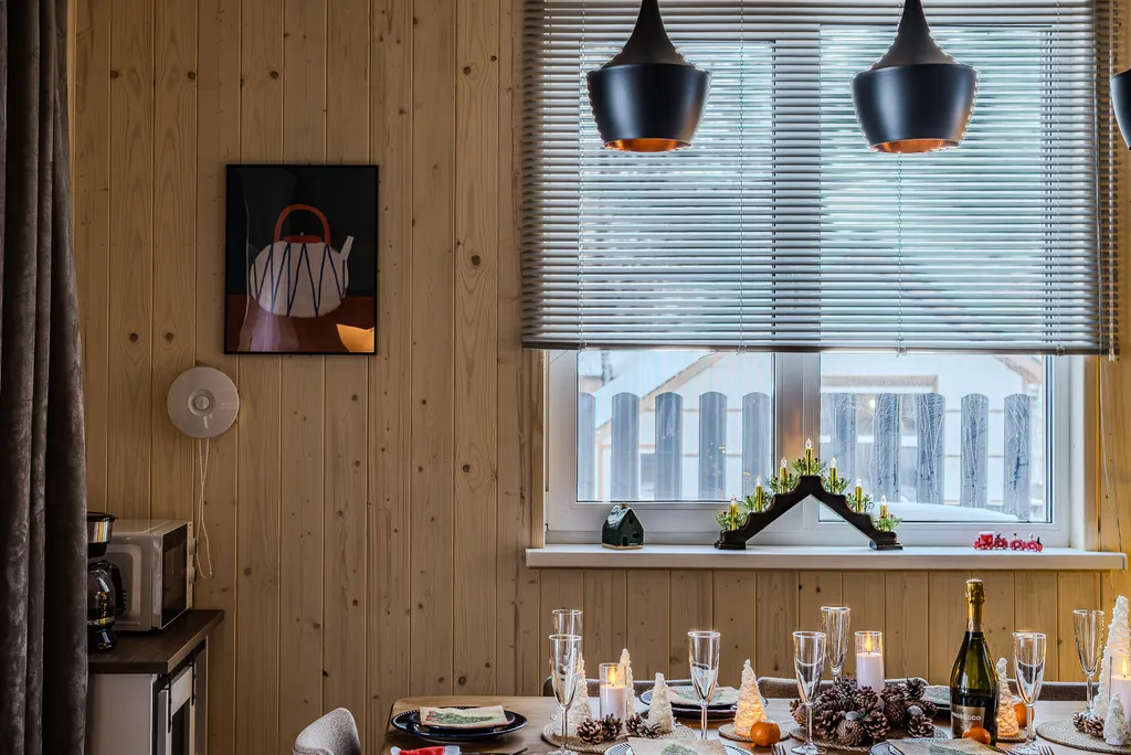 Новый дом с большим столом, кинотеатром, баней