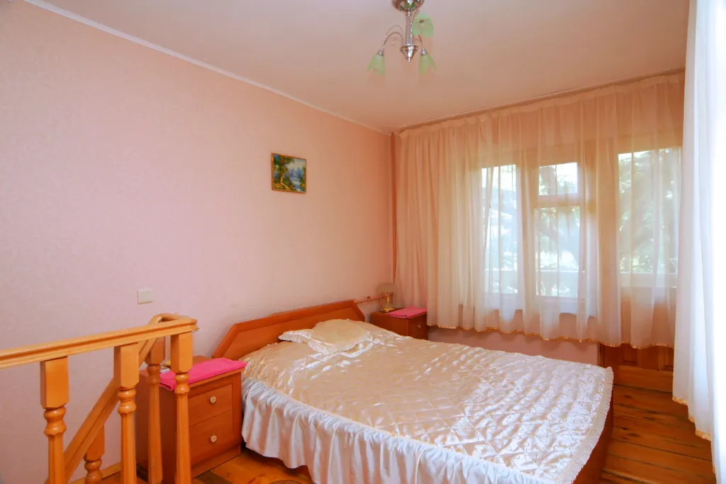 Квартира комната №6 -двухкомнатная в двух уровнях — аренда посуточно в Гурзуф