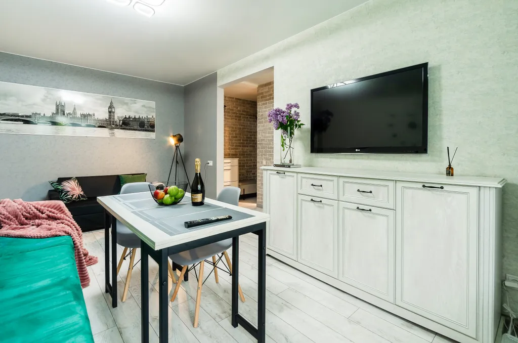 5 минут на машине / 25 пешком до кремля и центра города