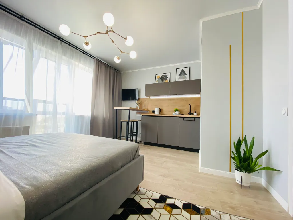 Студия с потрясающей панорамой набережной у ТРК Родник