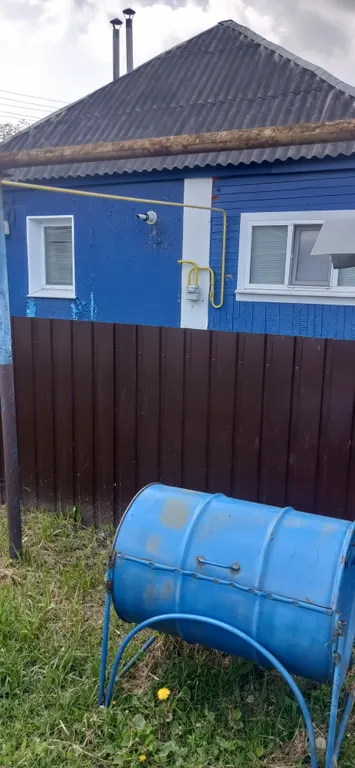 Трёхкомнатный дом в черте города с беседкой и мангалом.