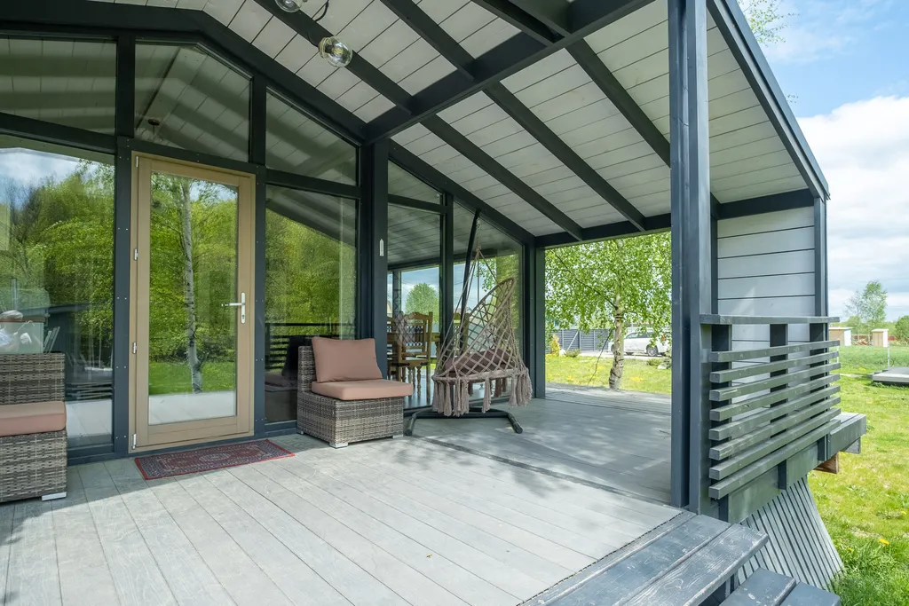 Цветочный домик с камином