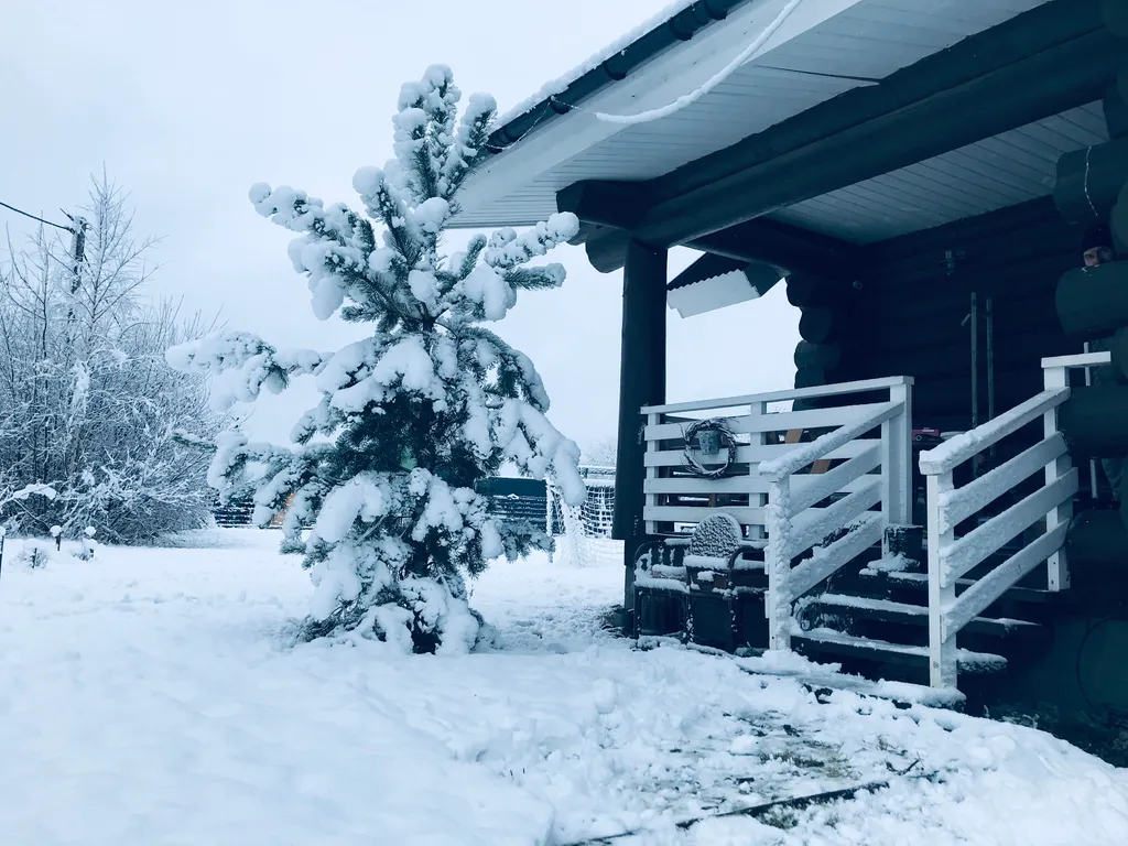 Уютный семейный дом у озера