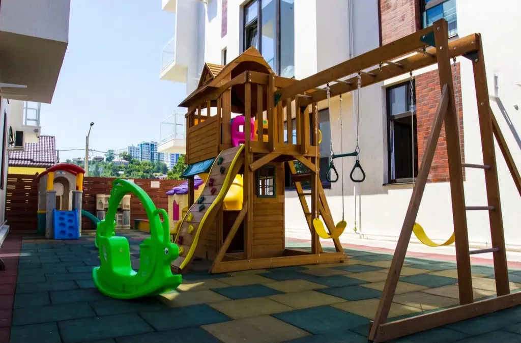 Студия с балконом и подогреваемым бассейном на территории ЖК в центре