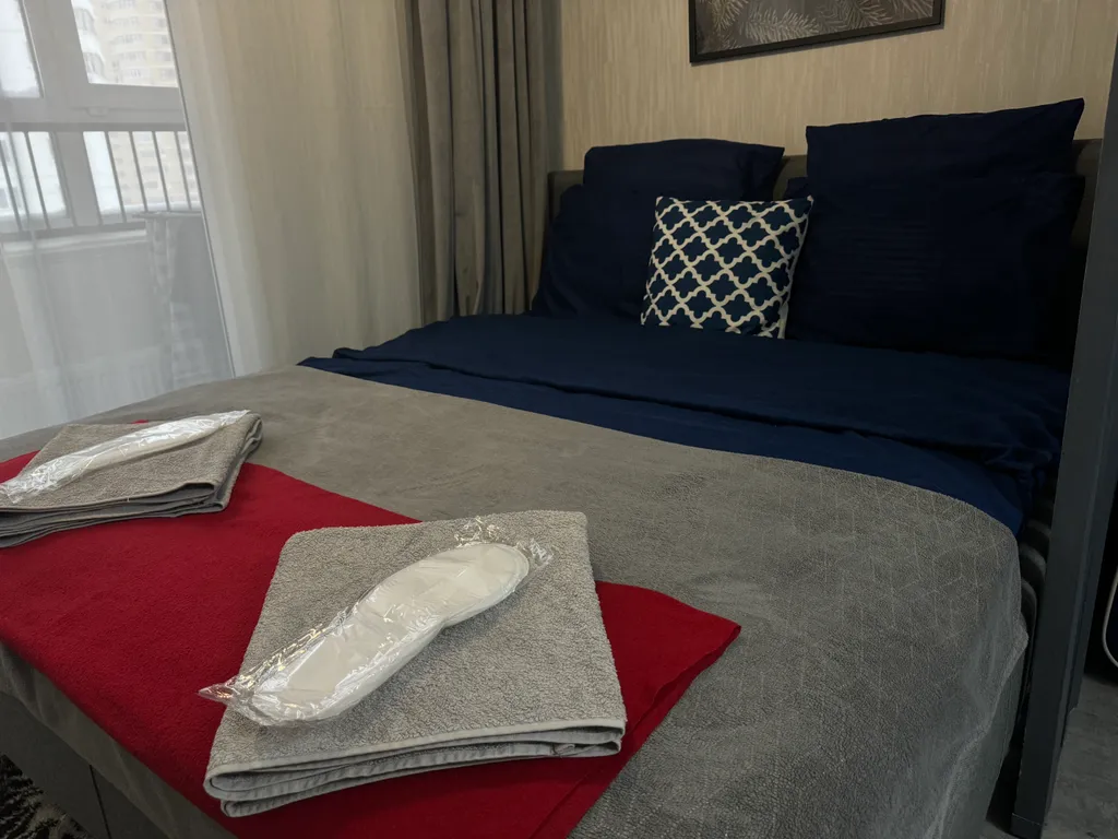 Студия с камином у парка