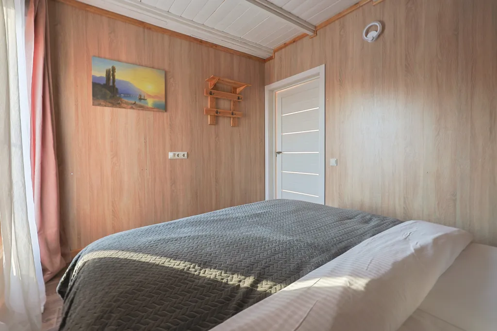 Коттедж Коттедж, современный одноэтажный дом с мансардой — Ногинск