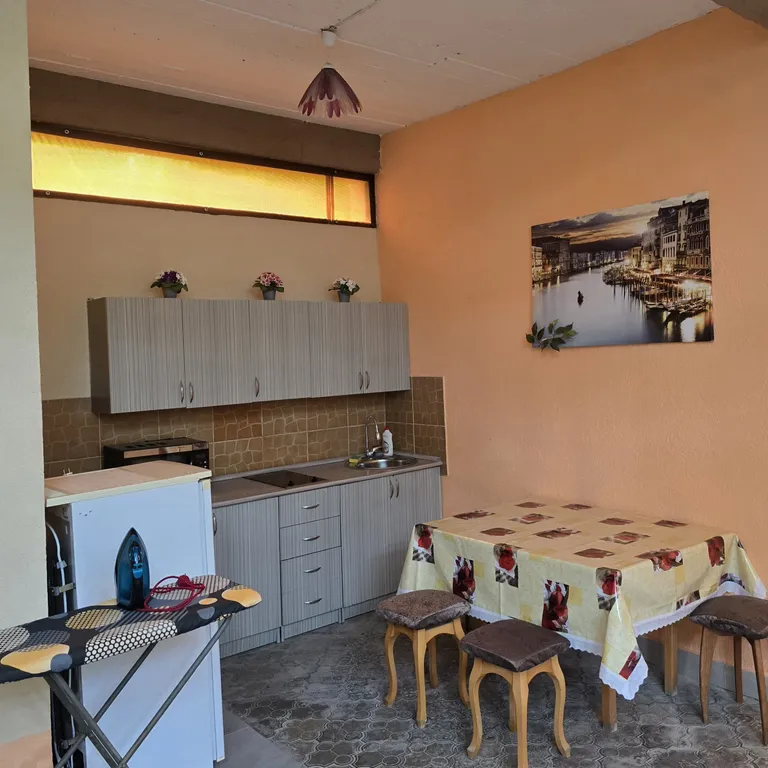 Уютный домик в парковой зоне, на берегу моря