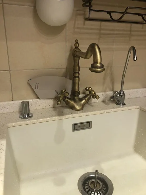 Таунхаус на береговой линии песчаного пляжа с бассейном