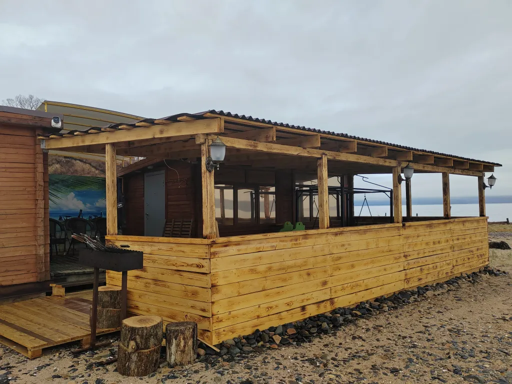 Комплекс с баней из бруса на берегу моря