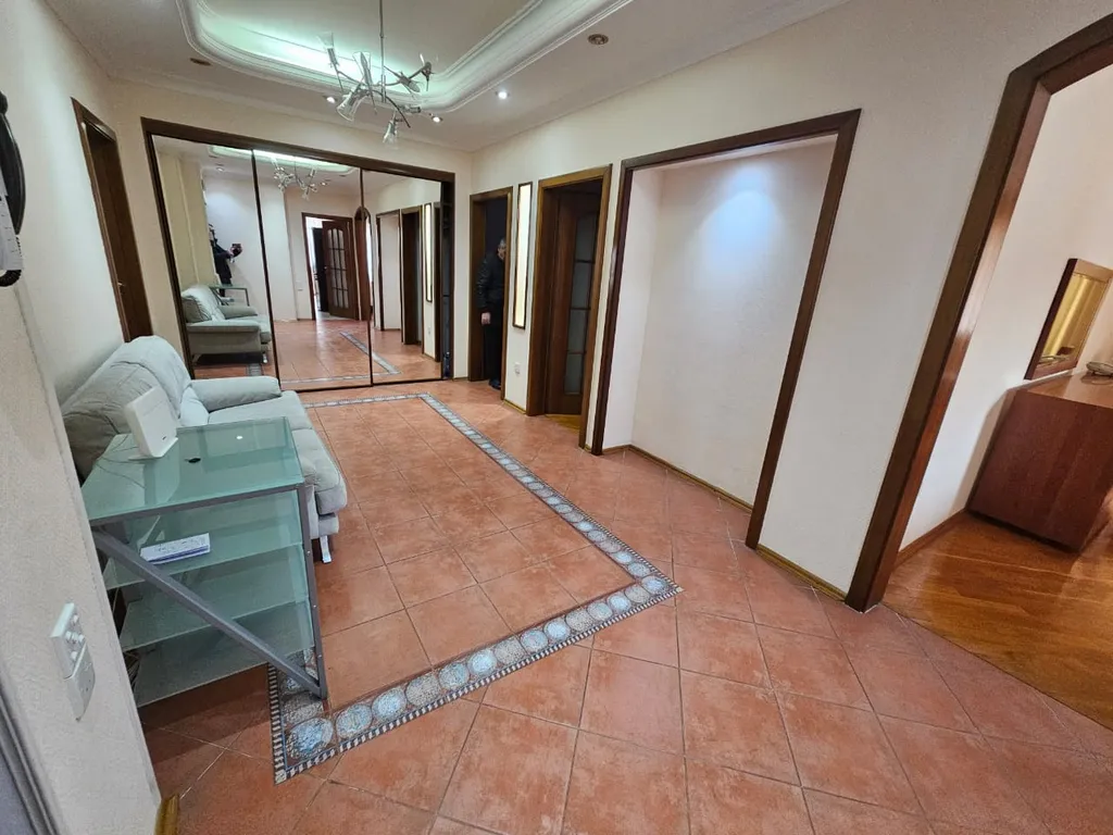 Квартира около кинотеатра Низами