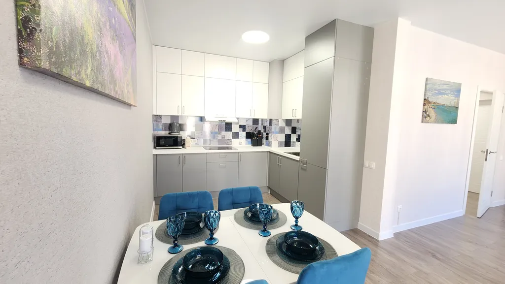 Шикарная двушка с двумя балконами