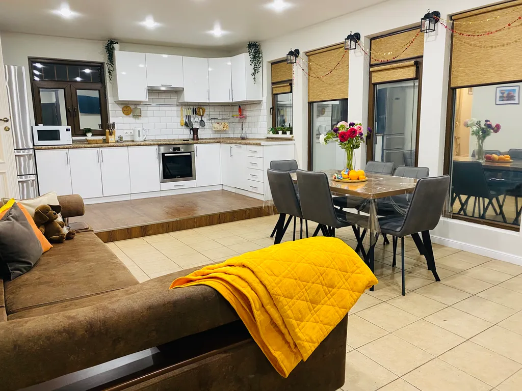 Коттедж Уютный домик в сердце города в 10 минутах до моря — аренда посуточно в Сочи