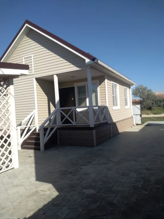 Коттедж с собственной территорией, большой беседкой и мангальной зоной